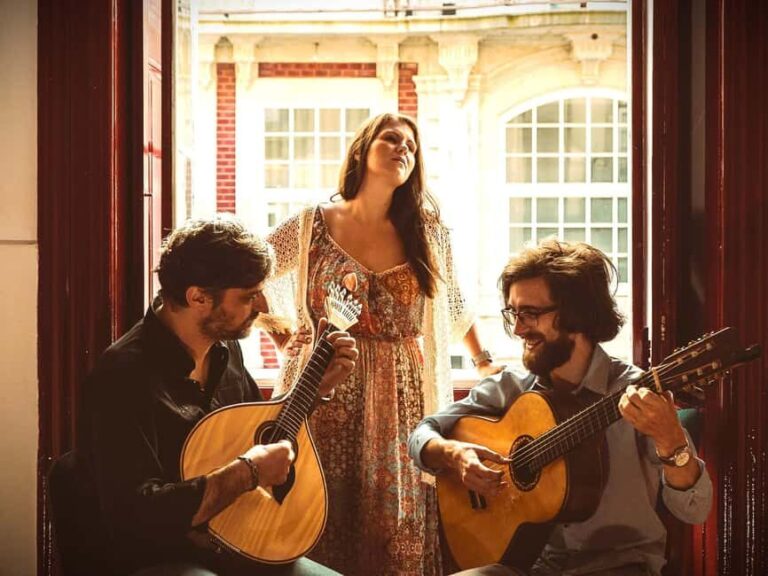 Porto: What is Fado? Commented Live Concert with Port Wine - What is Fado? A Brief Introduction