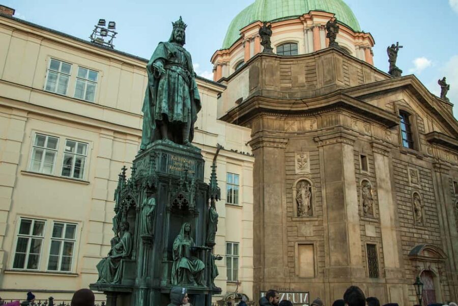 Prague: Prague Castle Tour without interiors in German - Why This Tour Works Well