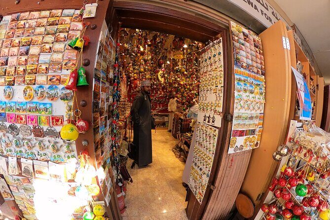 Private 2-Day Guided Tour with Nizwa Friday Market Visit - Day 2: Markets, Forts, and Mountain Majesty
