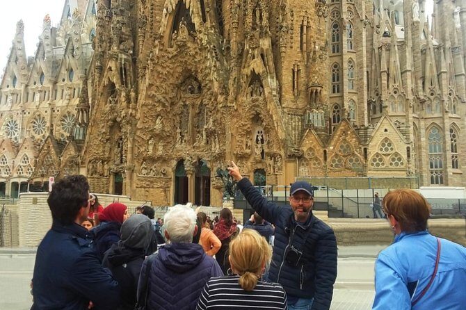 Private Barcelona and Sagrada Familia Tour with Hotel Pick-up - Detailed Breakdown of the Tour Experience