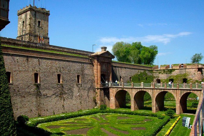 Private Barcelona Old Town & Sky Views: Montjuic Castle & Cable Car Tour - Who Will Love This Tour?