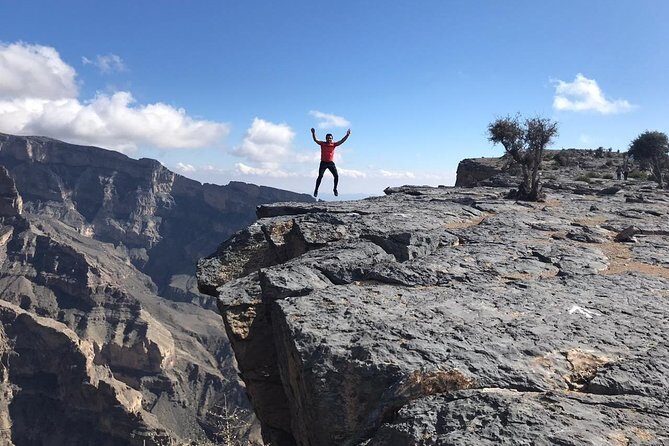 Private Day Trip to Nizwa & Jabal Shams (The Grand Canyon of Oman) - Mid-Morning: Wadi Ghul Photo Stop
