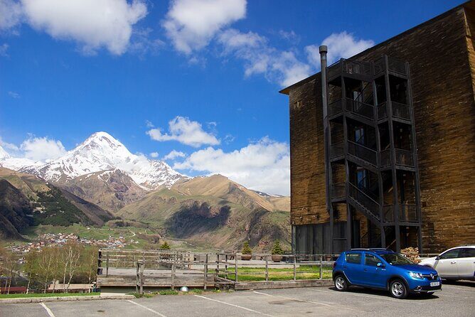 Private day trip to the Caucasus mountains and the Russian border - Food and Accessibility