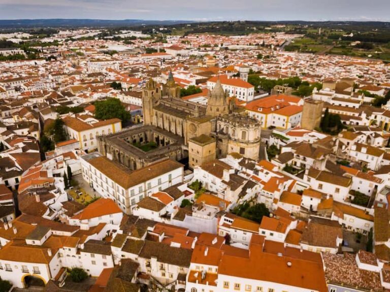 Private Full day tour from Lisbon to Evora with wine tasting - Discovering Évora: A UNESCO Heritage Treasure