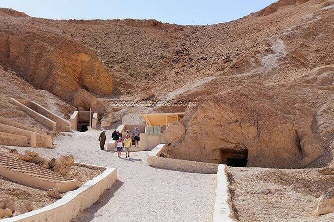 Private Half Day Tour in Valley of the Queen and Habu Temple - Valley of the Queens