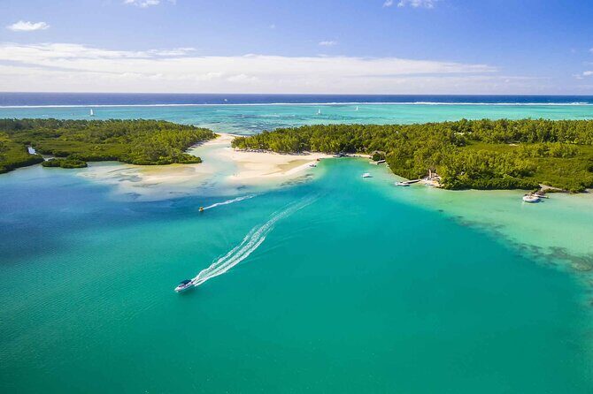 Private speed boat to Ile aux Cerfs full-day Incl: Lunch & Transfer - An In-Depth Look at the Tour Experience