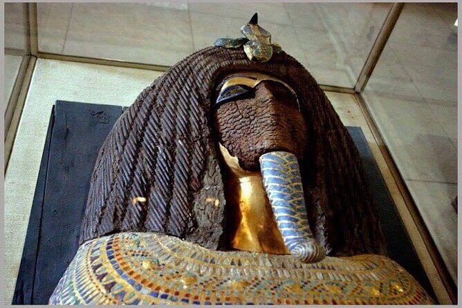 Private tour to Giza pyramids and Egyptian museum and old Cairo - Lunch at a Local Restaurant: Tasting Cairo’s Flavors