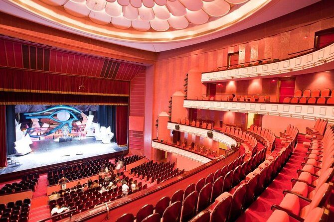 Private tour to The Opera House and tour to the old famous arts - FAQs