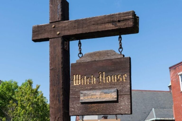 Private Walking Tour: Spooky legends of Salem - Exploring Salem’s Eerie Streets: What You’ll Experience