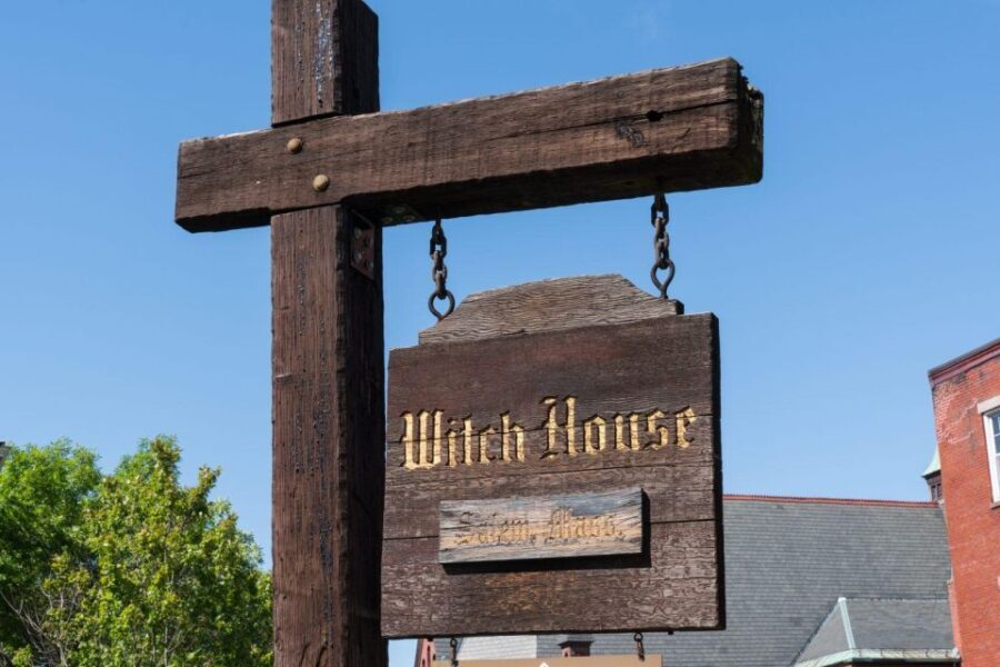 Private Walking Tour: Spooky legends of Salem - Exploring Salem’s Eerie Streets: What You’ll Experience