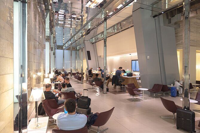 Qatar: Doha Hamad International Airport (DOH) Al Maha Lounge - Food and Beverages