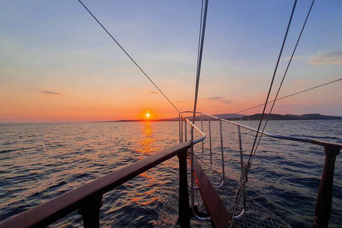 Queen Bee Sunset Cruise with Swim Stops and Dinner - Itinerary Breakdown: What to Expect