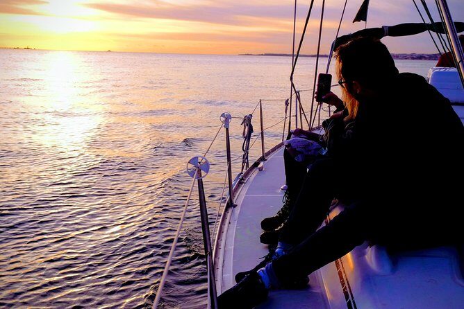Relaxing Sailboat Cruise along the Tagus - Why This Tour Is a Worthwhile Choice