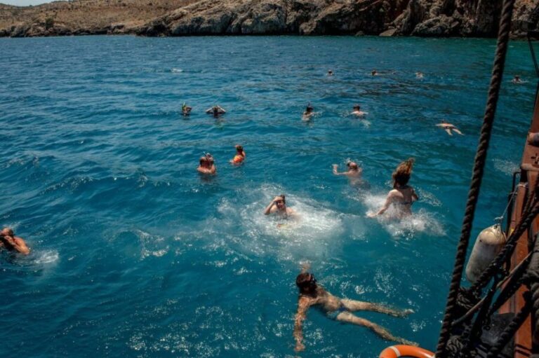 Rethymno: Pirate Boat Cruise with Swimming Stop - Food and Drink