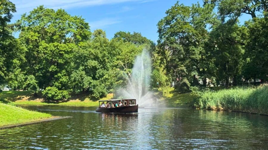 Riga: Canal Boat Tour with Welcome Drink & Audio Guide - What Makes This Tour Stand Out?
