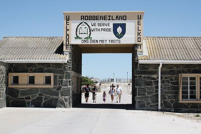 Robben Island and Table Mountain Cableway with Bo-Kaap Day Tour - Ascending to Marvel at Panoramic Views on Table Mountain
