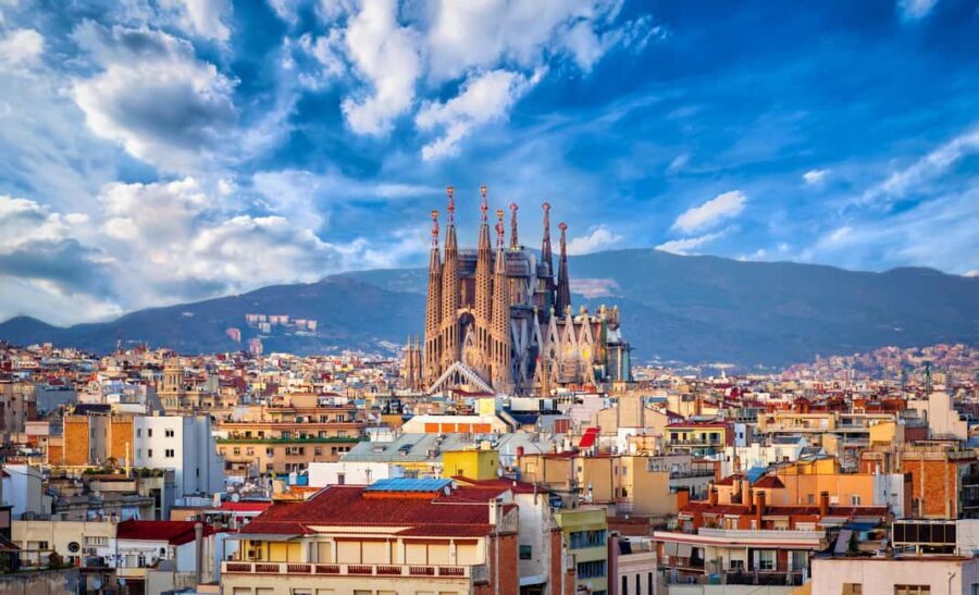 Sagrada Familia: A Private Tour into Gaudís Masterpiece - Why This Tour Offers Great Value