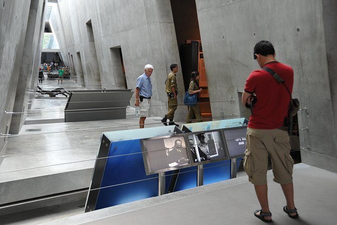 Skip the Line:1.5Hour AudioTour - Yad Vashem Holocaust Remembrance Center Ticket - The Experience at Yad Vashem: An In-Depth Look