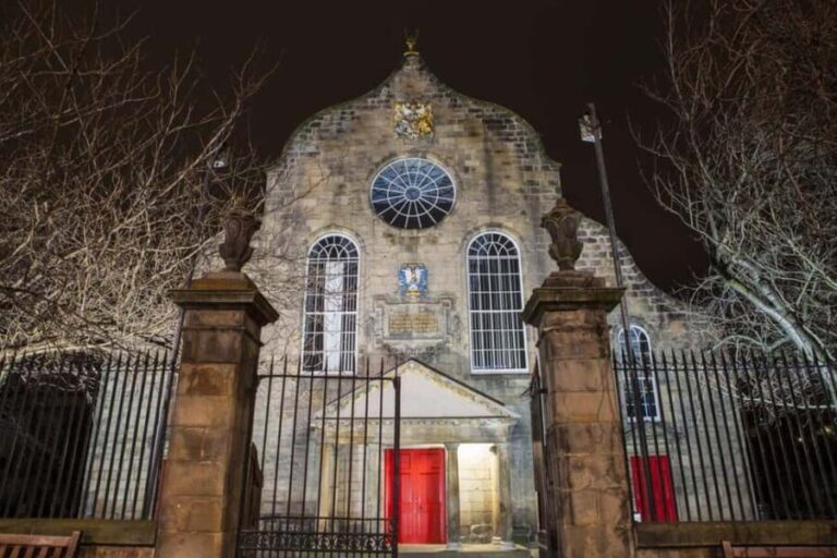 Spectral Encounters: Private Edinburghs Ghostly Trail - An In-Depth Look at the Tour Experience