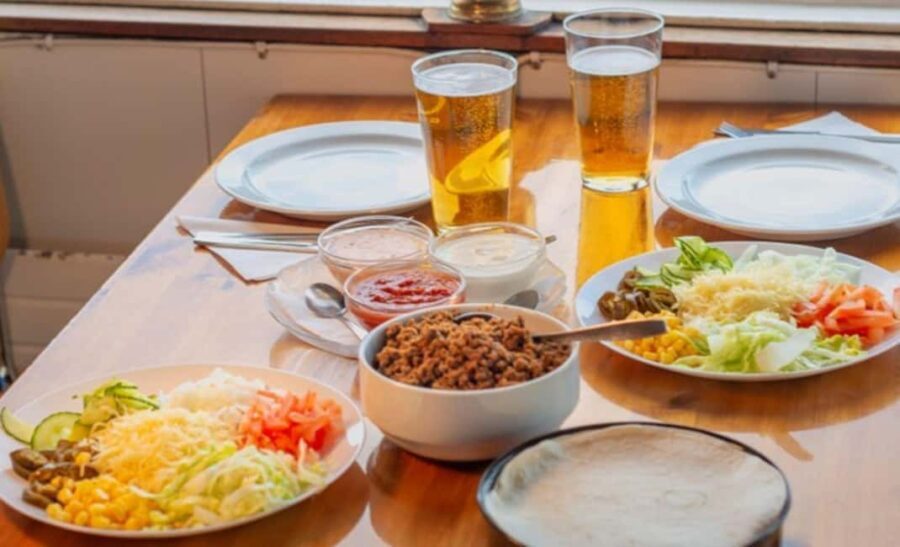 Stockholm: All-You-Can-Eat Shrimp/Tacos Cruise & Cover band - The Sum Up: Who Will Love This Experience?