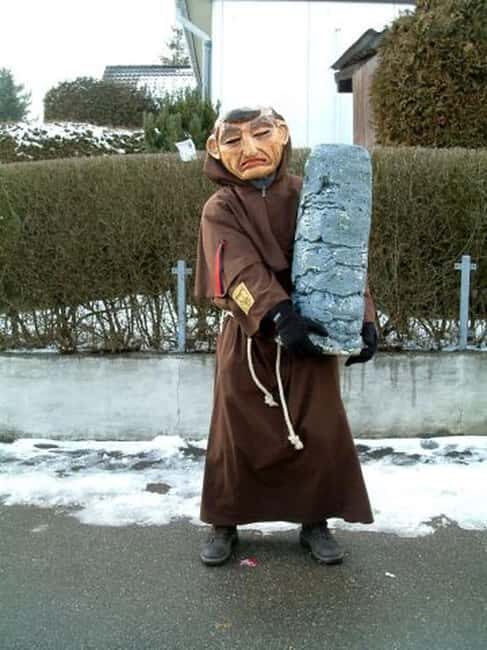 Stuttgart: 4-castle winter hike with costume tour - What To Expect During the Hike