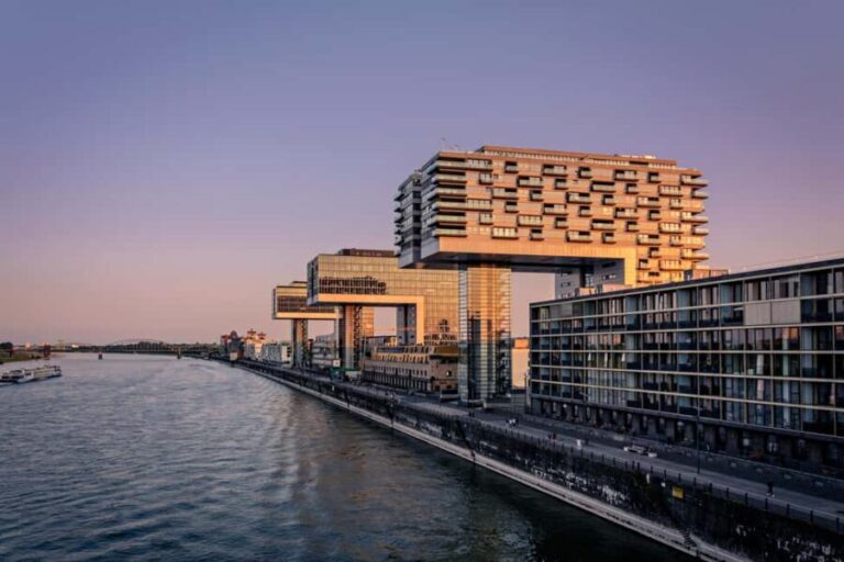 Sunset & Blue Hour Photography  Photo walk through Cologne - What Makes This Tour Stand Out?