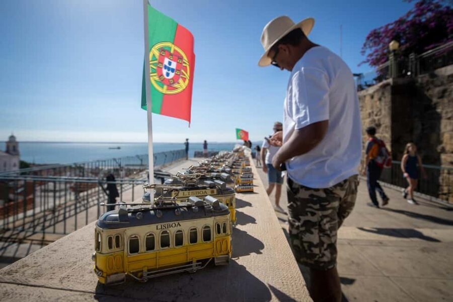 Tour Bohemian de Tuk Tuk: Bertrand, Miradouros e Estrela - Itinerary Breakdown: What You’ll See and Do