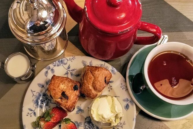 Traditional English Walking Food Tour With London Food Tours - Borough Market: The Heart of the Tour