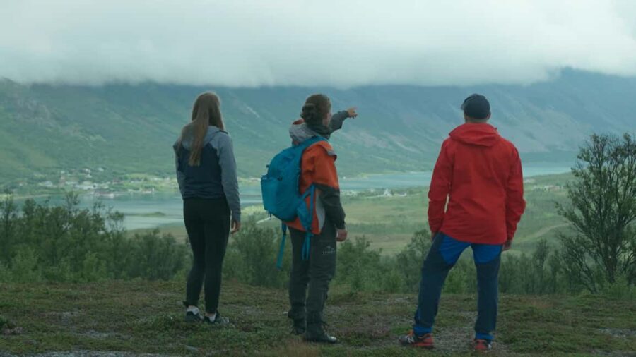 Tromsø: Lyngstuva Lighthouse Guided Hike with Lunch - Value and Practical Considerations