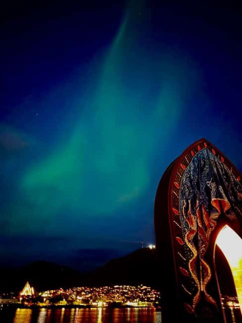 Tromsø: Northern Lights Tour with Photos & Snacks - What to Wear and Bring