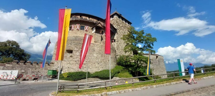 Vaduz on foot: guided visit of the alpine capital of Liechtenstein - The Sum Up