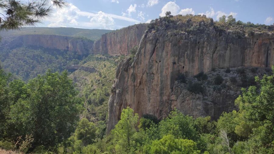 Valencia: Day trip to Chulilla + hike and kayak tour on the lake - What to Expect from This Excursion