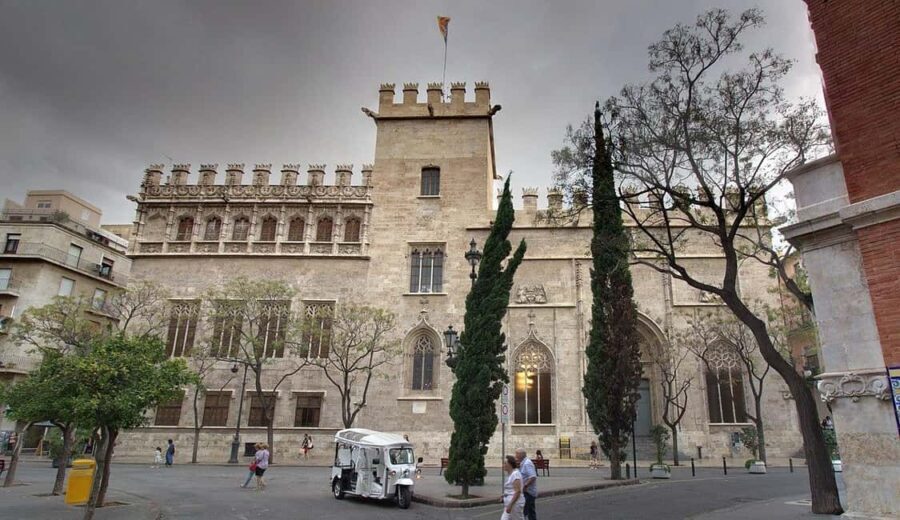 Valencia: Private 2 Hour or Half day City Highlights Tour - Practical Tips for Your Valencia Tour