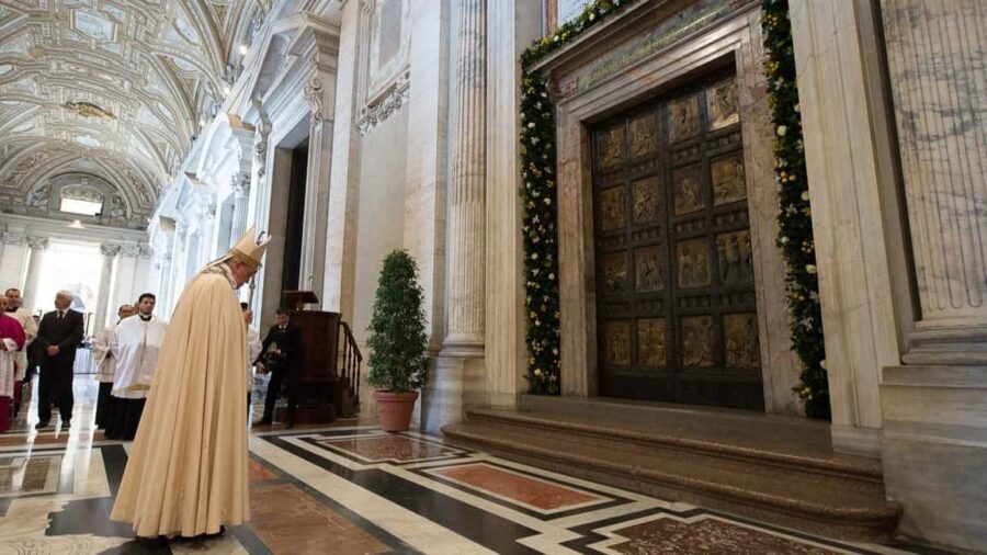 Vatican: Express Entry to St. Peter's & Holy Door. - What to Expect from the Tour