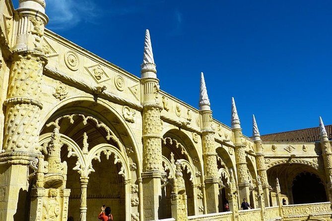 VIP-walking-Tour - Lisbon with your private - in German - Analyzing the Experience: What to Expect