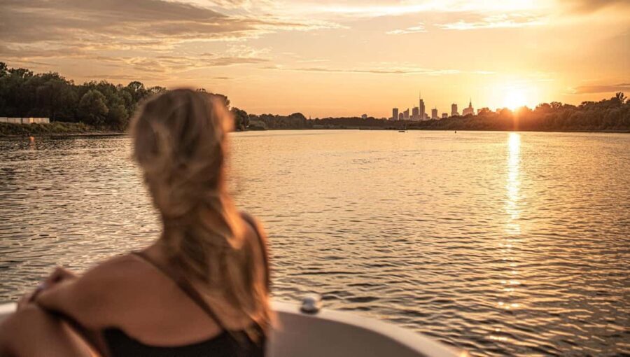 Warsaw: Sunset Vistula Cruise - 80s Vibes, Music & Prosecco - Why This Sunset Cruise Stands Out