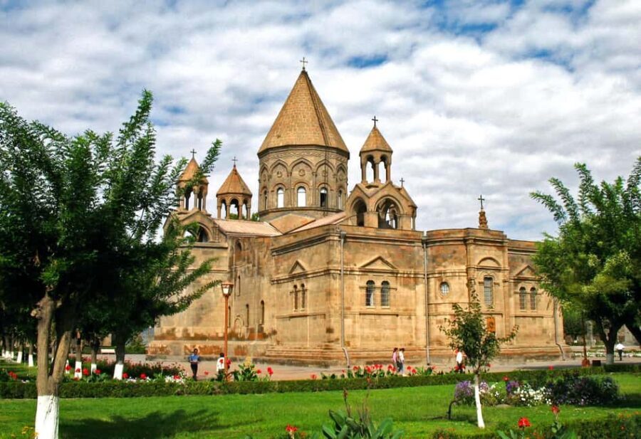 Yerevan: Echmiatsin St. Hripsime/Gayane, City tour Zvartnots - FAQs