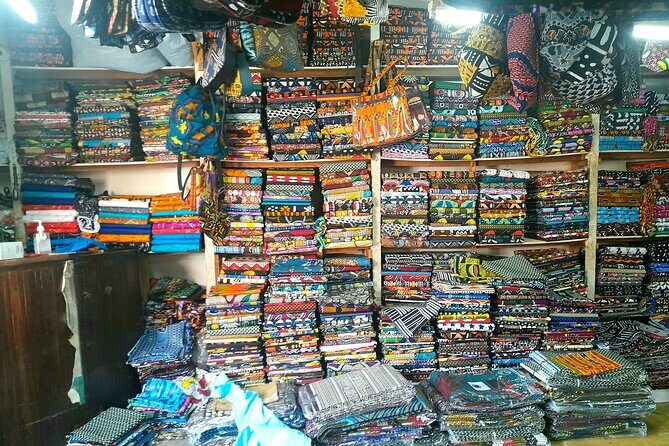 Your assistant in interpretation & in shopping in Dakar markets - The Practicalities: Price, Duration, and Included Items