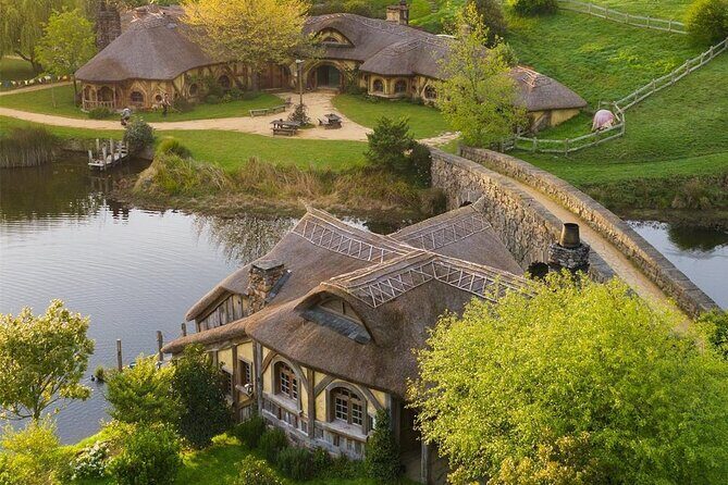 2 Day Hobbiton Waitomo Caves Raglan Private Tour from Hamilton - Exploring Day One: Middle-earth Meets Natural Wonders