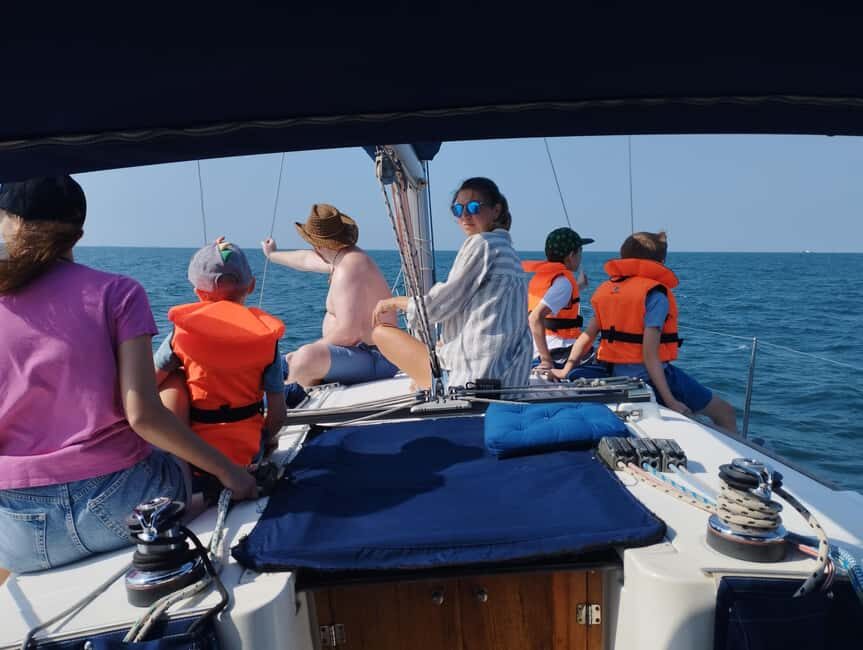 2 hrs Sailing tour with views on Burj Khalifa, Dubai skyline - What Sets This Tour Apart