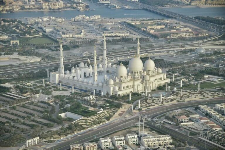 Abu Dhabi: Shared Helicopter Tour - The Experience: Views, Landmarks, and Atmosphere