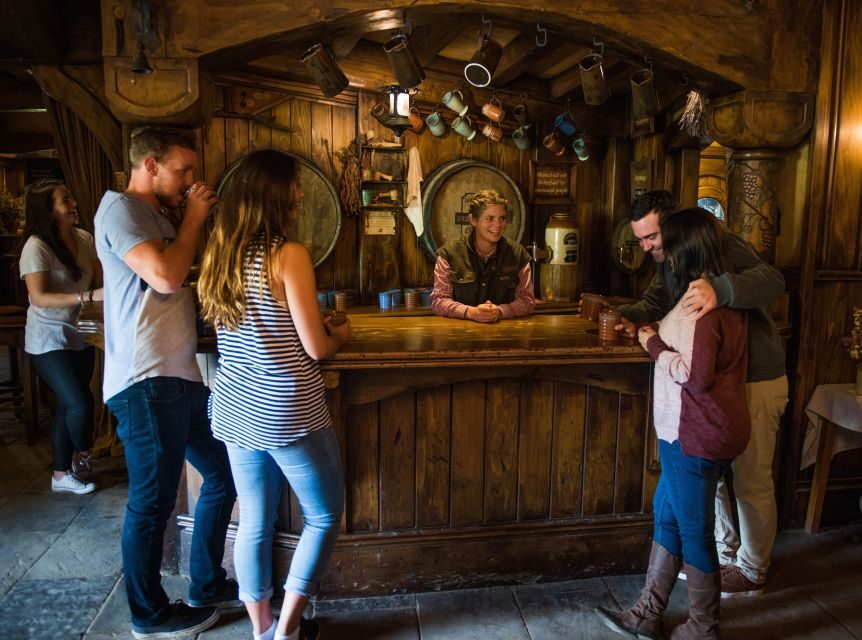 Auckland: Hobbiton and Rotorua Day Tour including Te Puia - The Journey Begins: From Auckland to the Shire