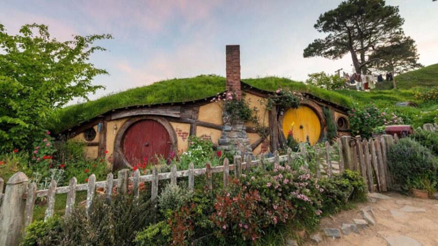 Auckland: LOTR, Hobbiton Movie Set & Hamurana Spring Tour - Transportation & Group Size