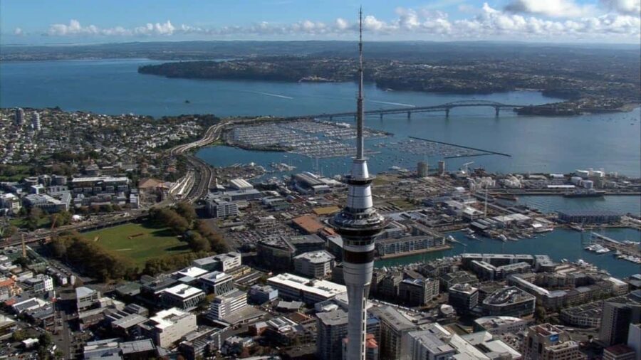 Auckland: Scenic City Discovery Half-Day Tour - Bastion Point and MJ Savage Memorial