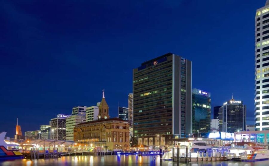 Auckland: Sunset Tour with Thermal pool & Wine Tasting - What to Expect in Practical Terms