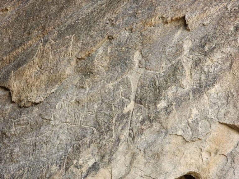 Baku: Gobustan, Mud Volcano, Fire Mount, Temple Lunch Entry - Authentic Experiences and Hidden Gems