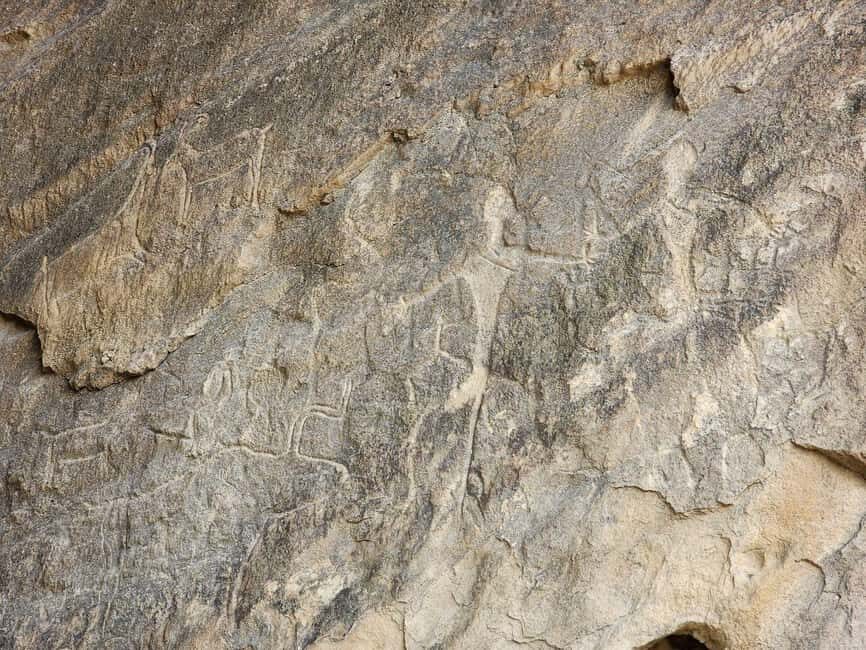 Baku: Gobustan, Mud Volcano, Fire Mount, Temple Lunch Entry - Authentic Experiences and Hidden Gems