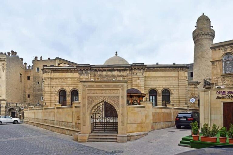 Best of Baku: 4-Hour City Tour Historic and Modern Landmarks - What Makes This Tour Stand Out