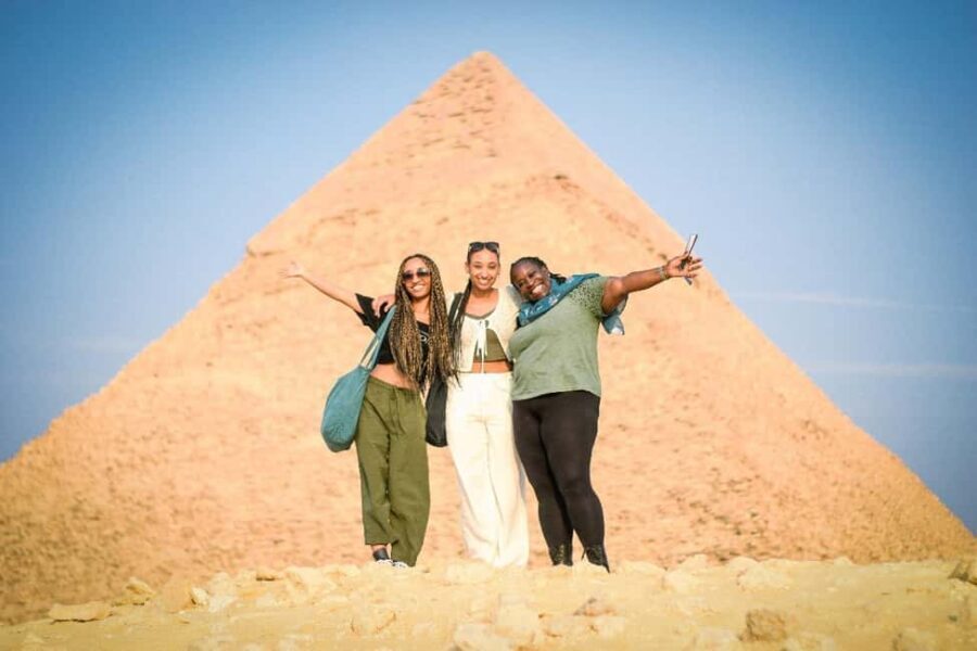Cairo Deluxe Tour: Pyramids,Museum & Khan El Khalili + Lunch - What the Tour Truly Offers