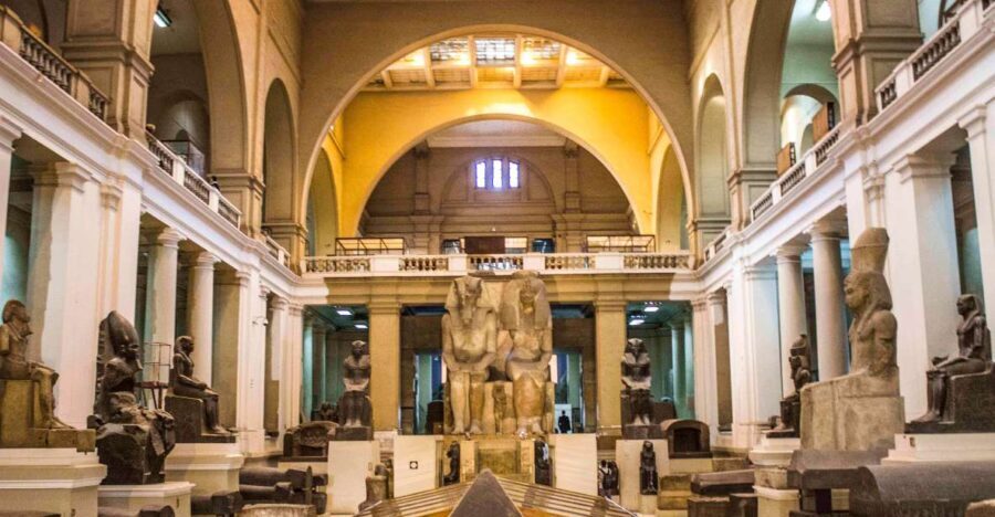 Cairo: National Museum, Egyptian Museum & Giza Pyramids Tour - A Taste of Local Life: Lunch and Shopping